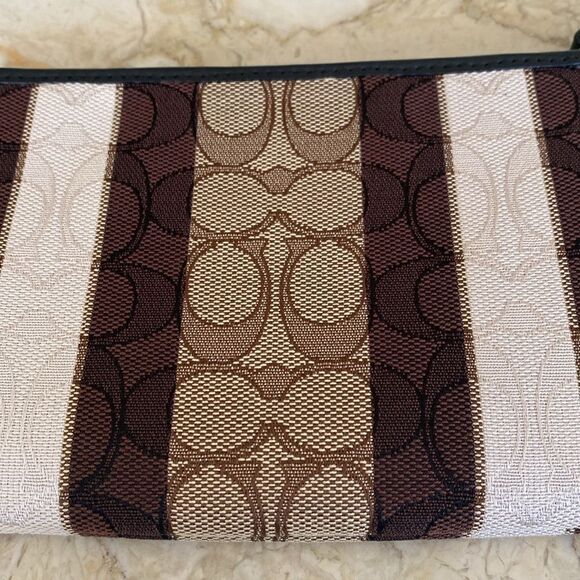 Coach Large Corner Zip Wristlet Wallet Signature Jacquard with Stripes- Unused - Picture 15 of 16